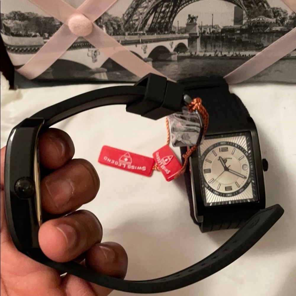 Men’s Swiss Watch w/ Silicone Strap - Picture 3 of 4